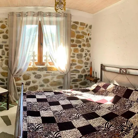 Lofos Kasta Village * Evkarpia
