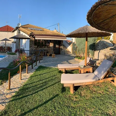 Lofos Kasta Village * Evkarpia