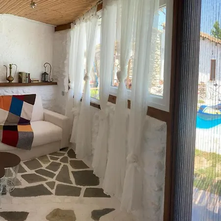 Lofos Kasta Village