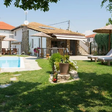 Lofos Kasta Village Evkarpia